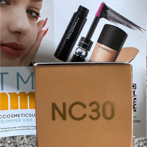 Mac Serum-Powered Foundation - Picture 2 of 3